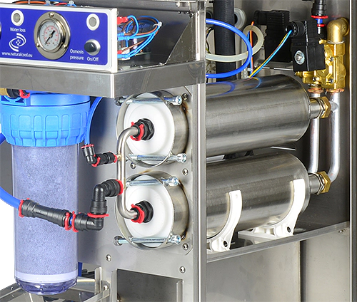 Dettaglio dell'interno di una macchina di osmosi inversa Neo Tech